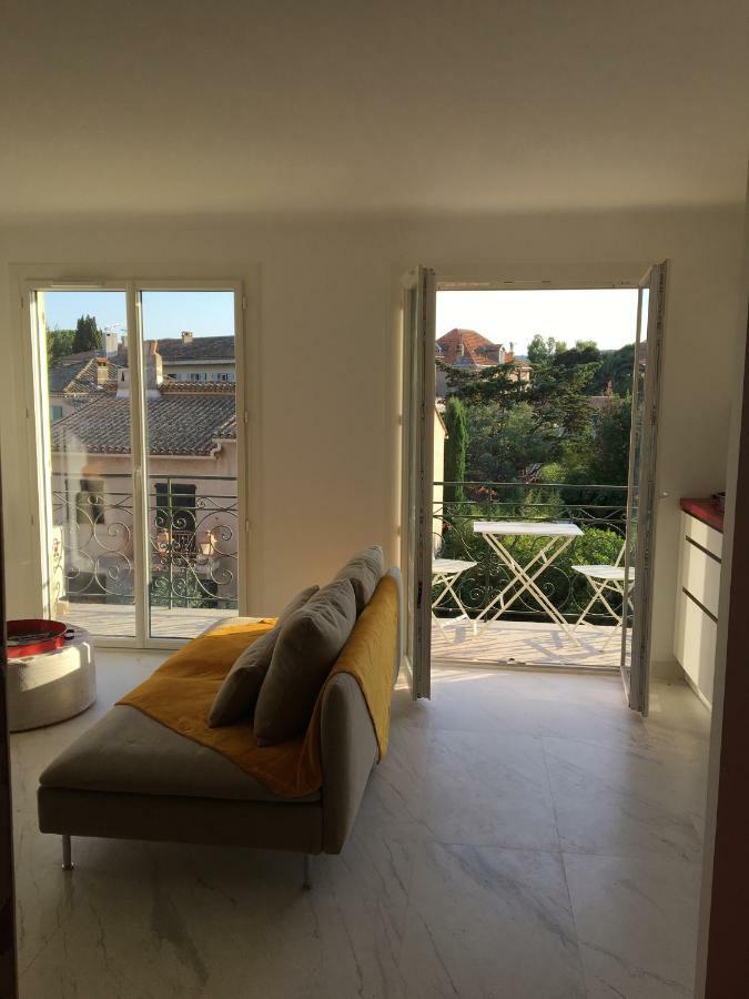 Escale à *